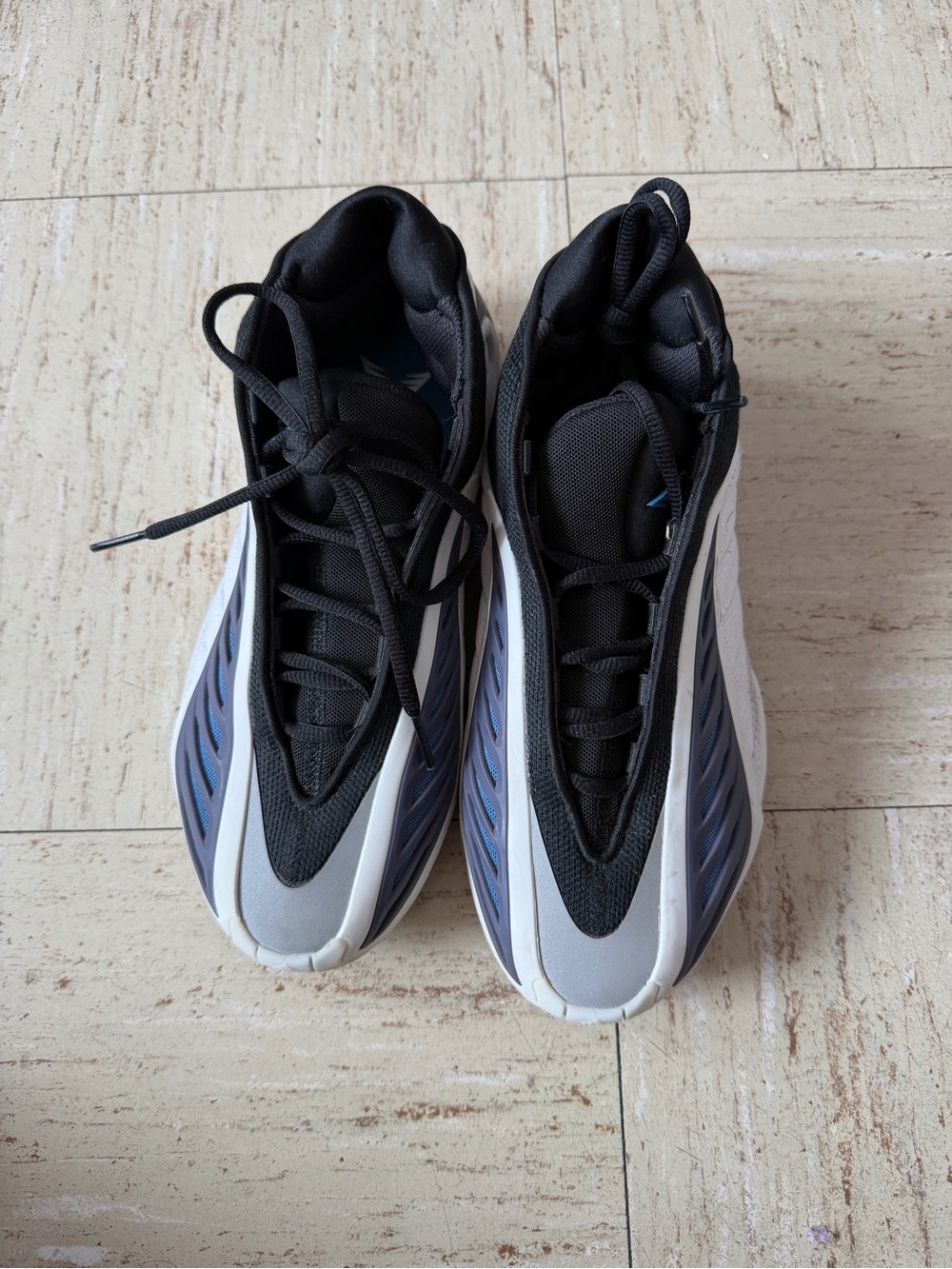 Boys  Athletic Sneakers in Black and Blue - Modern Runner